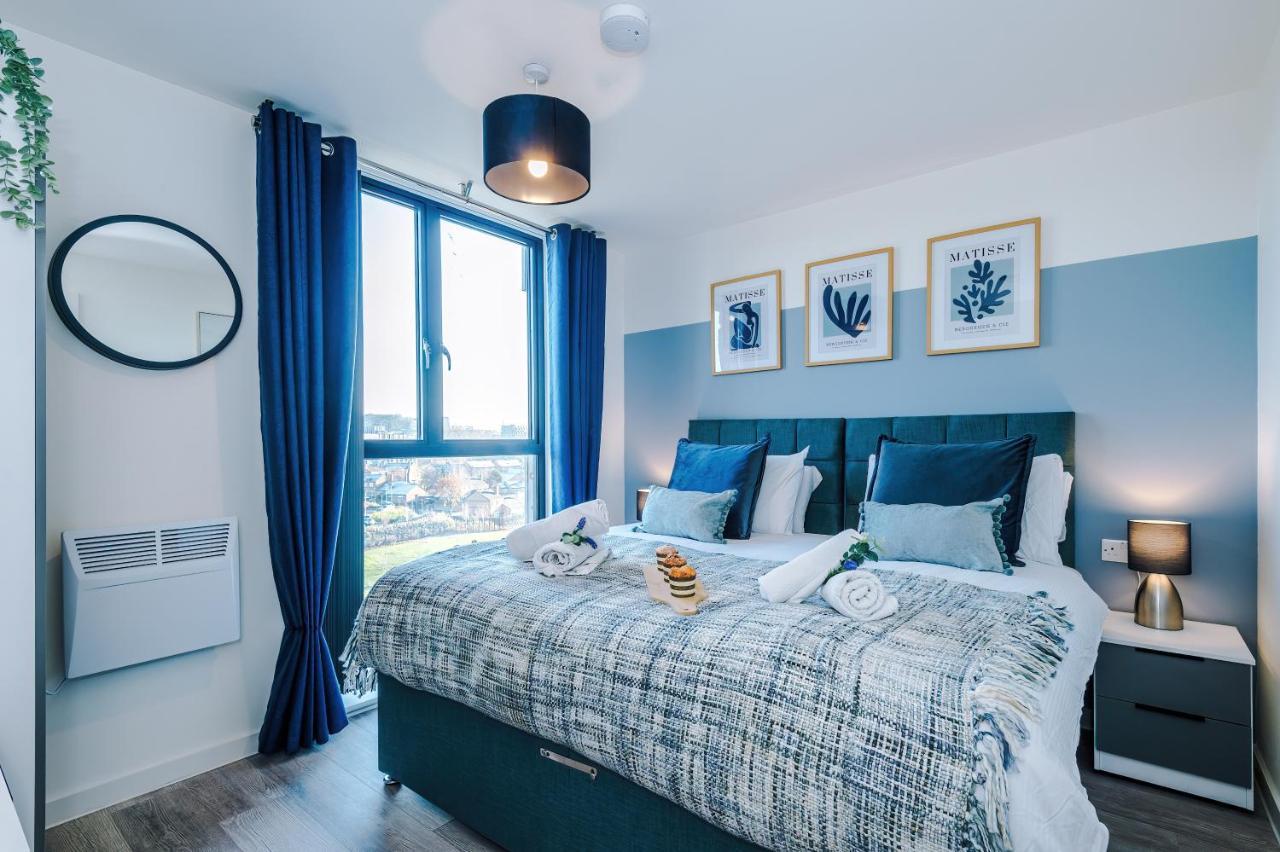New! Stunning 2-bed In By 53 Degrees - Amazing Location, Ideal For Small Groups - Sleeps 4! Apartment